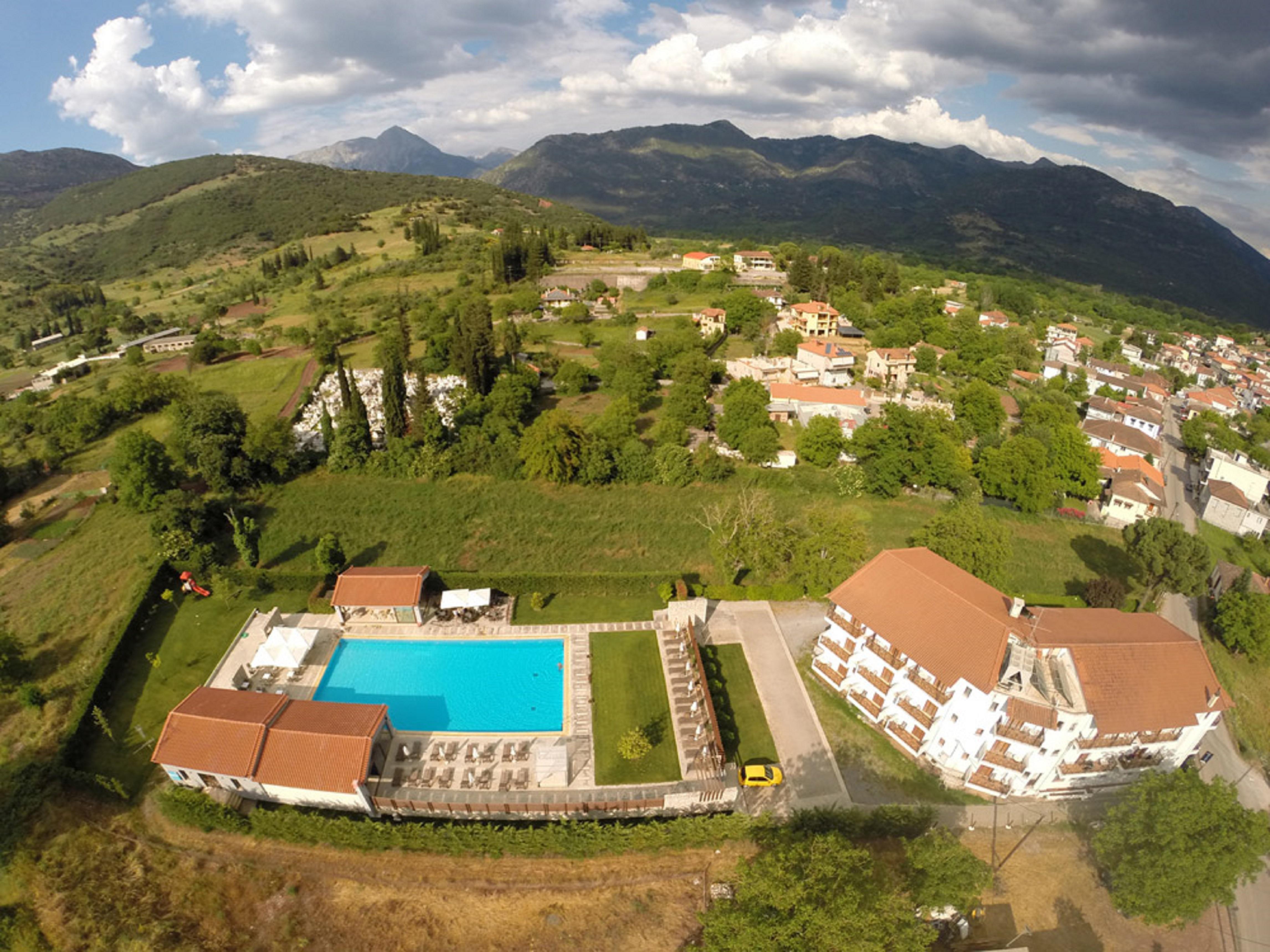 Mont Helmos Hotel Kleitoria Buitenkant foto