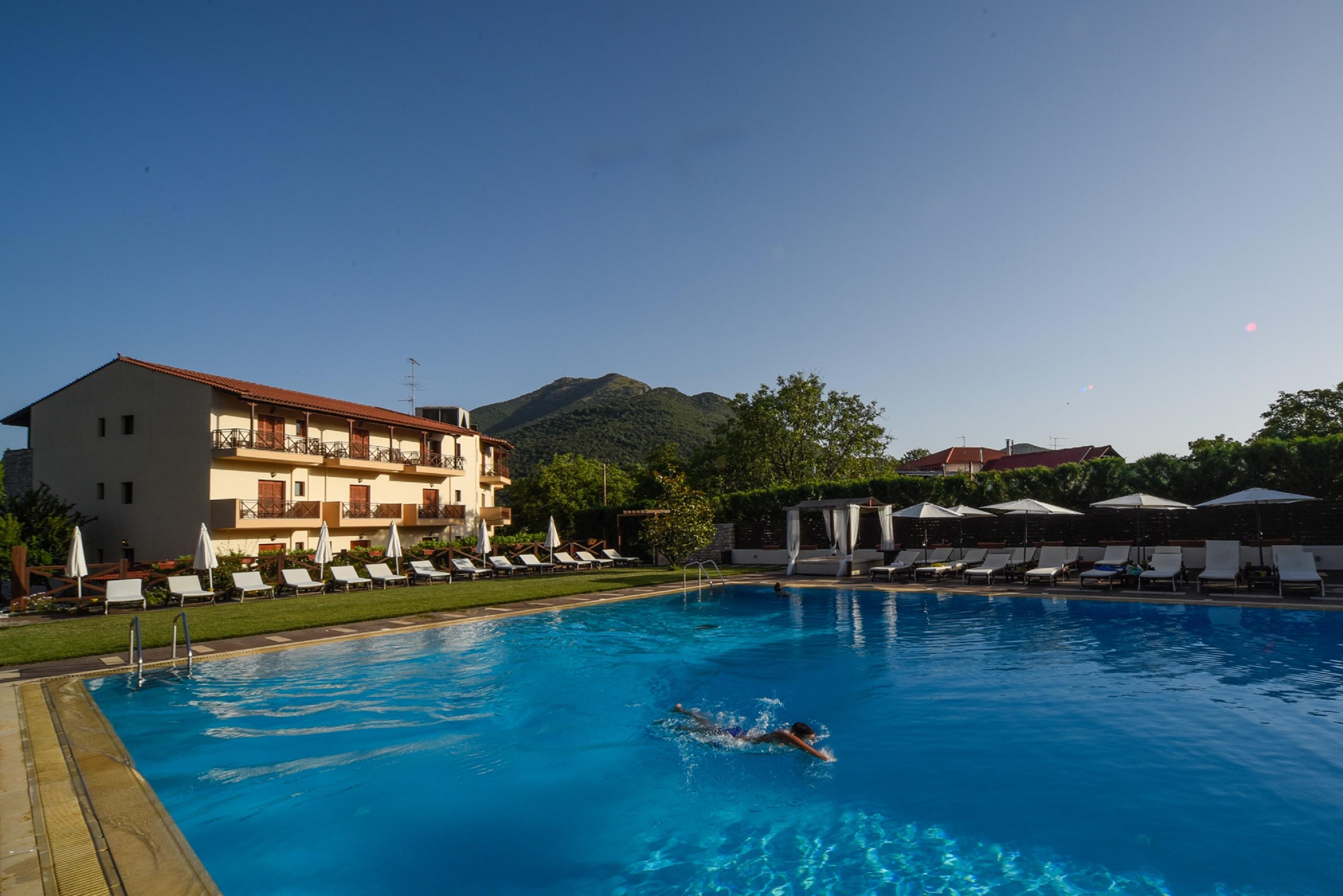 Mont Helmos Hotel Kleitoria Buitenkant foto